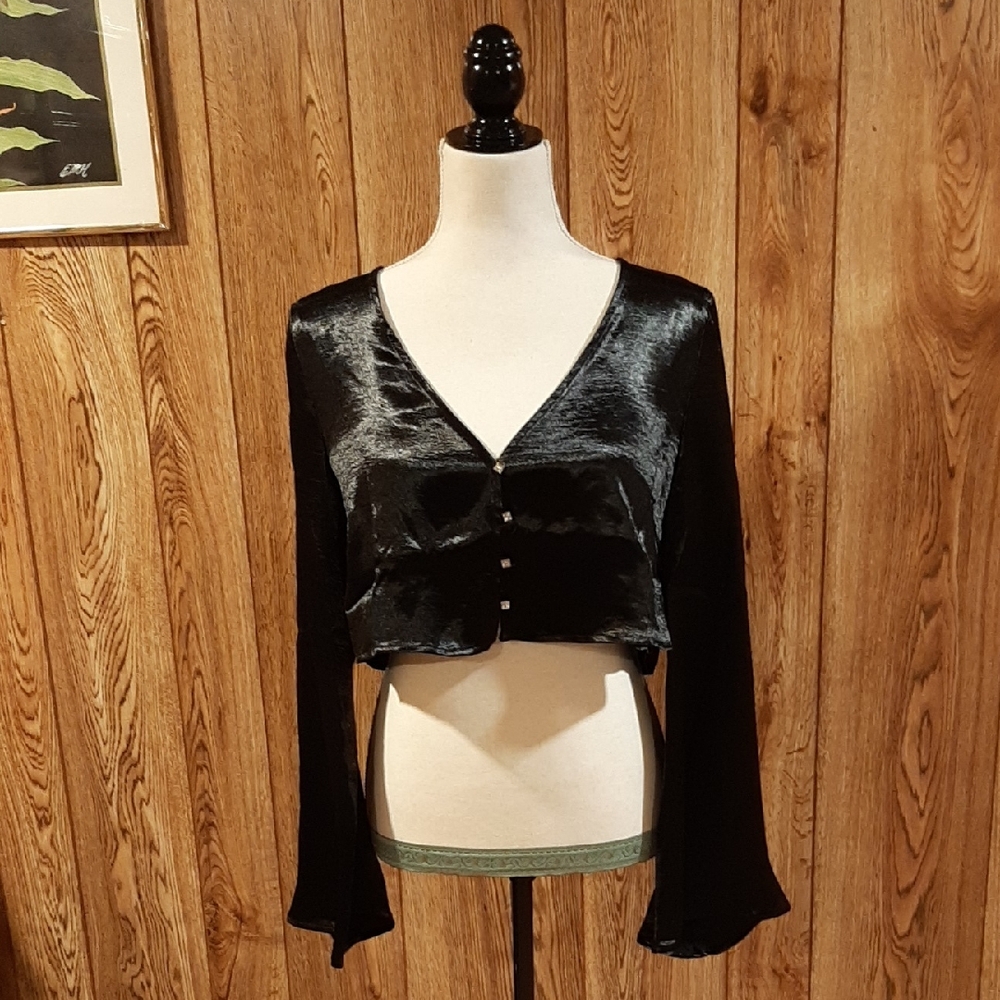 🥀🍋NWT Mustard Seed Cropped, Bell-Sleeve, Silky Black Buttoned Top (M)🥀